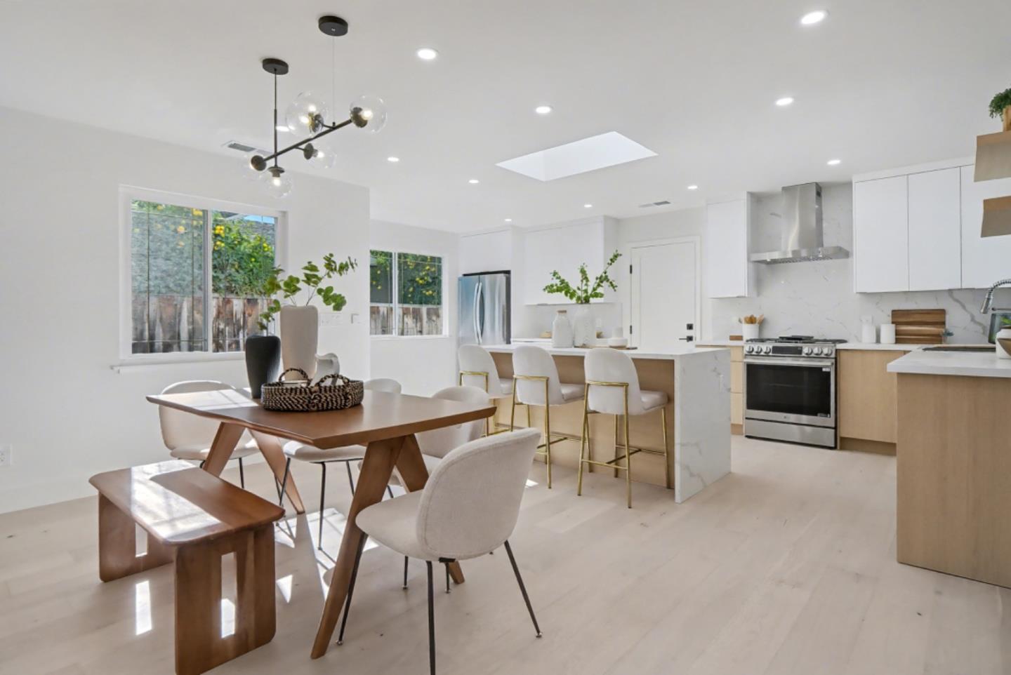 Detail Gallery Image 3 of 22 For 836 Peach Ave, Sunnyvale,  CA 94087 - 4 Beds | 2 Baths