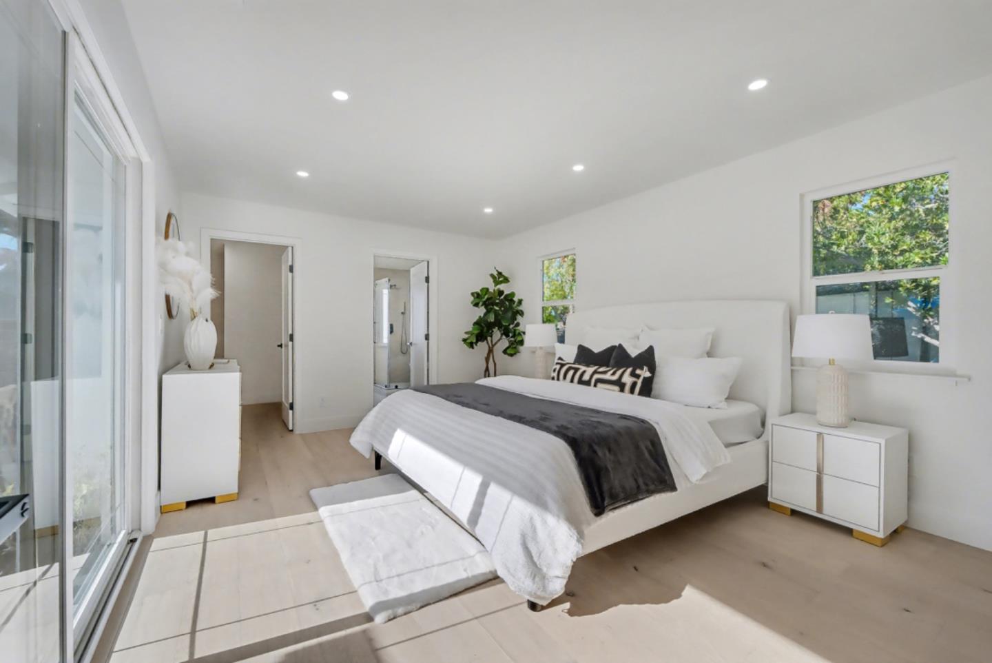 Detail Gallery Image 8 of 22 For 836 Peach Ave, Sunnyvale,  CA 94087 - 4 Beds | 2 Baths