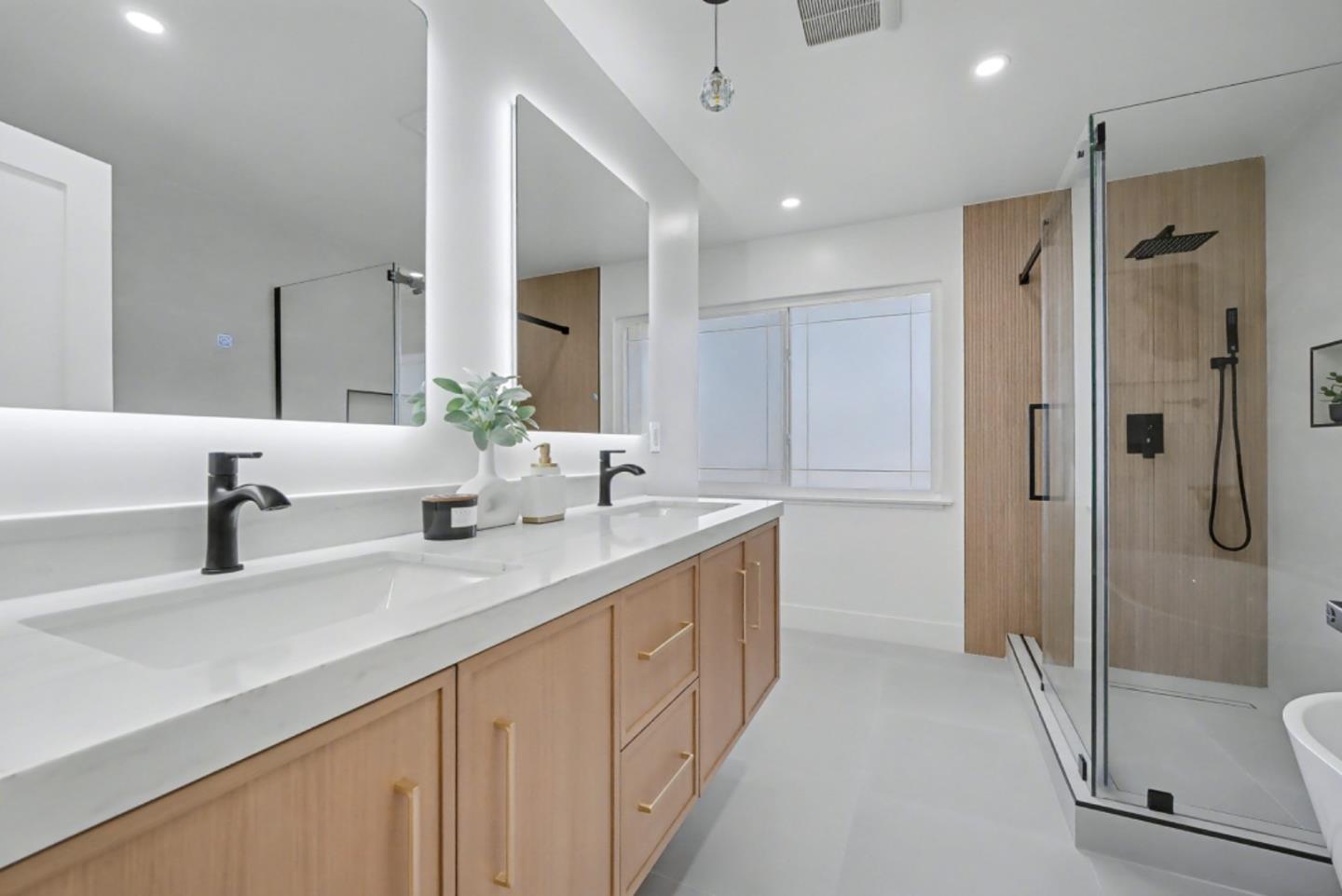 Detail Gallery Image 9 of 22 For 836 Peach Ave, Sunnyvale,  CA 94087 - 4 Beds | 2 Baths