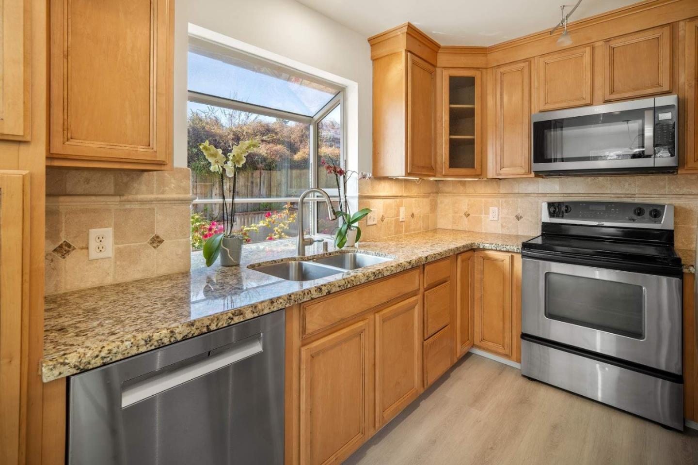 Detail Gallery Image 12 of 26 For 1109 Mcclellan Ave, Monterey,  CA 93940 - 3 Beds | 2 Baths