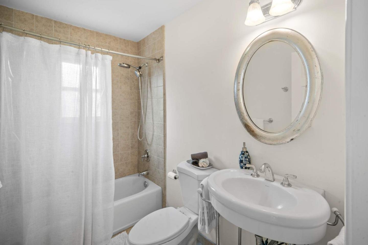 Detail Gallery Image 15 of 26 For 1109 Mcclellan Ave, Monterey,  CA 93940 - 3 Beds | 2 Baths