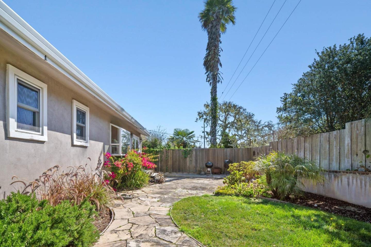 Detail Gallery Image 25 of 26 For 1109 Mcclellan Ave, Monterey,  CA 93940 - 3 Beds | 2 Baths