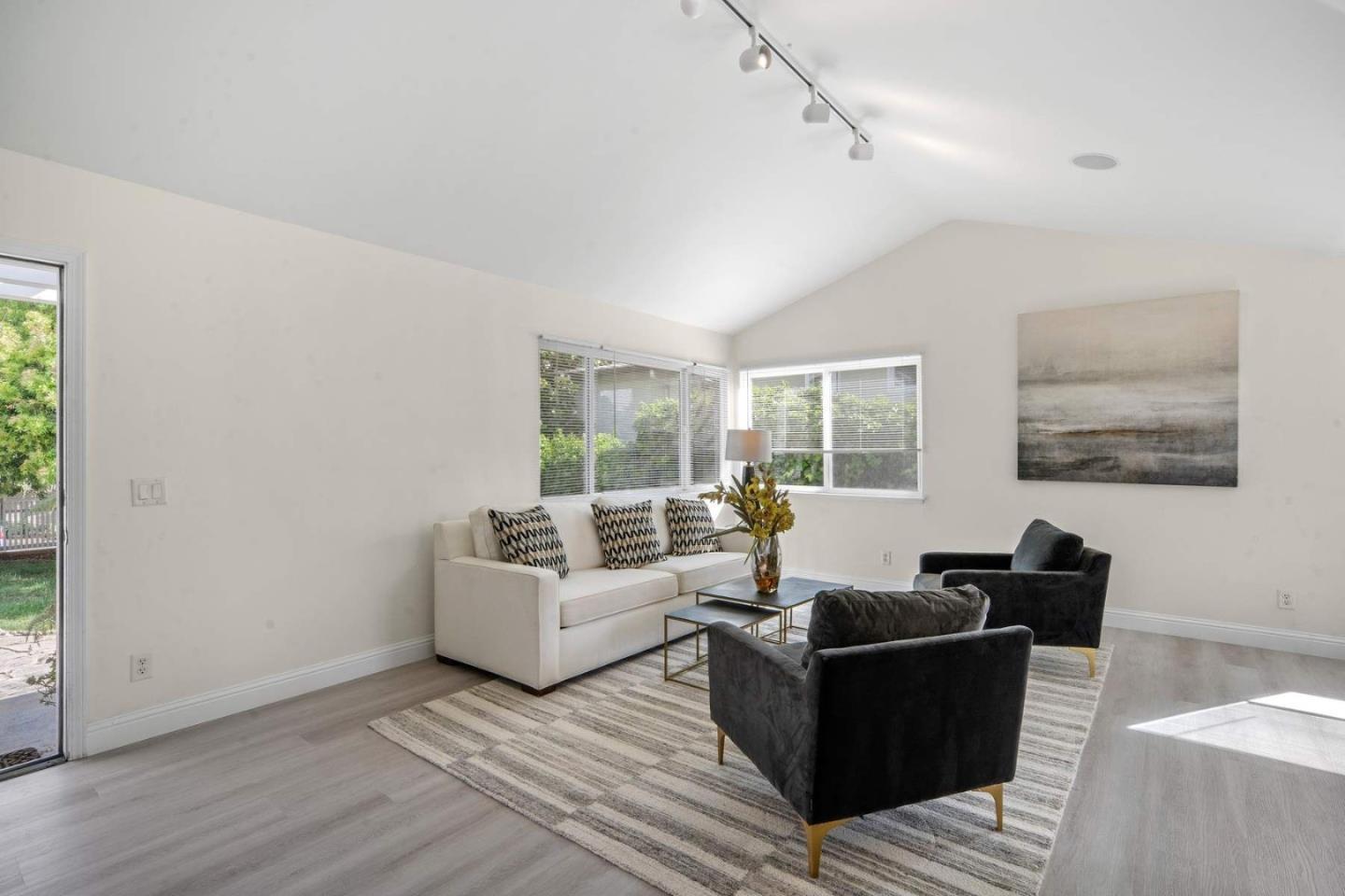 Detail Gallery Image 7 of 26 For 1109 Mcclellan Ave, Monterey,  CA 93940 - 3 Beds | 2 Baths