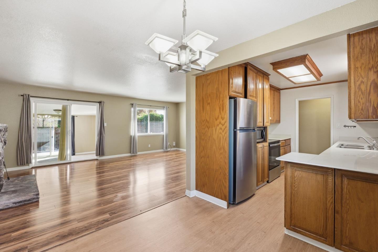 Detail Gallery Image 10 of 39 For 1650 S Wolfe Rd, Sunnyvale,  CA 94087 - 3 Beds | 2 Baths