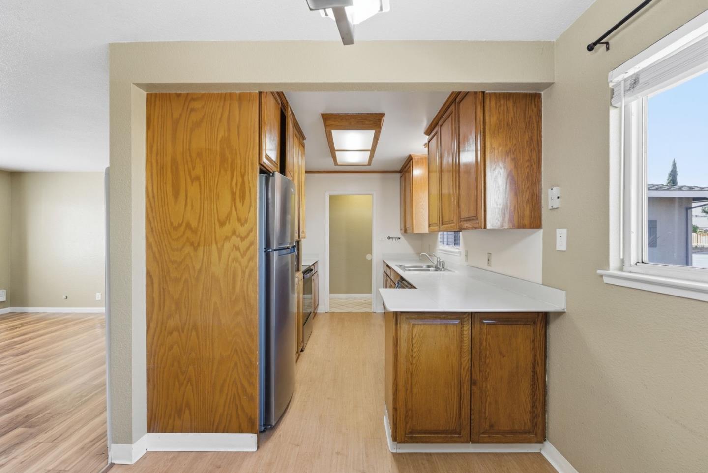 Detail Gallery Image 11 of 39 For 1650 S Wolfe Rd, Sunnyvale,  CA 94087 - 3 Beds | 2 Baths