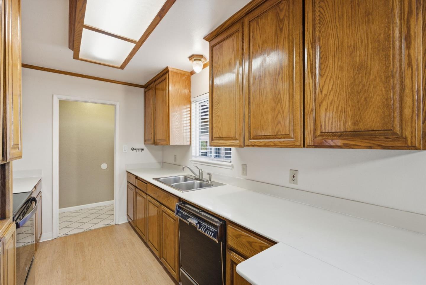 Detail Gallery Image 12 of 39 For 1650 S Wolfe Rd, Sunnyvale,  CA 94087 - 3 Beds | 2 Baths