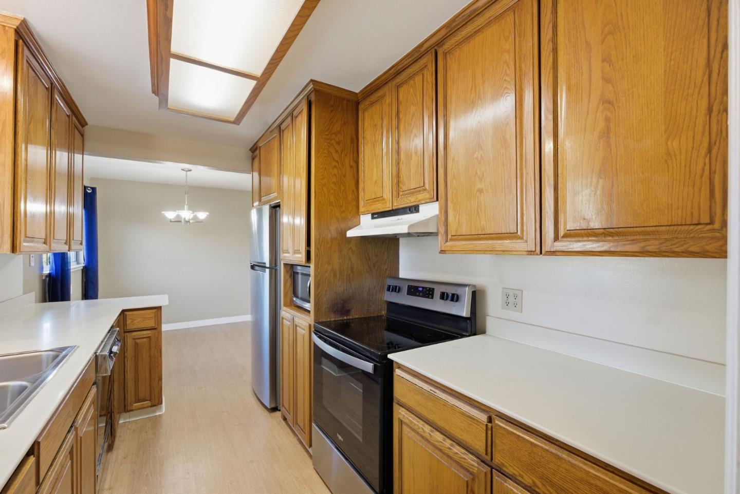 Detail Gallery Image 14 of 39 For 1650 S Wolfe Rd, Sunnyvale,  CA 94087 - 3 Beds | 2 Baths