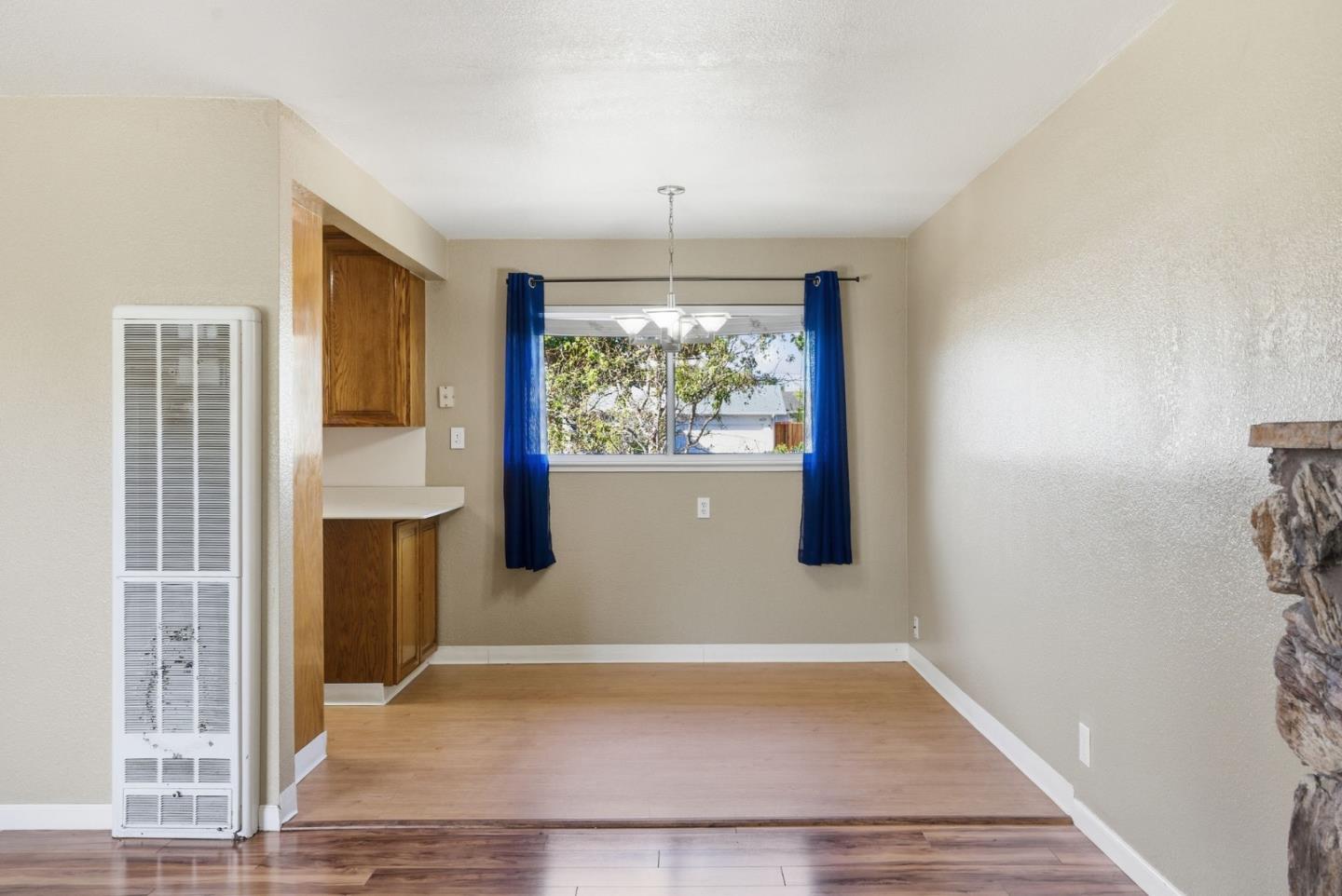 Detail Gallery Image 8 of 39 For 1650 S Wolfe Rd, Sunnyvale,  CA 94087 - 3 Beds | 2 Baths