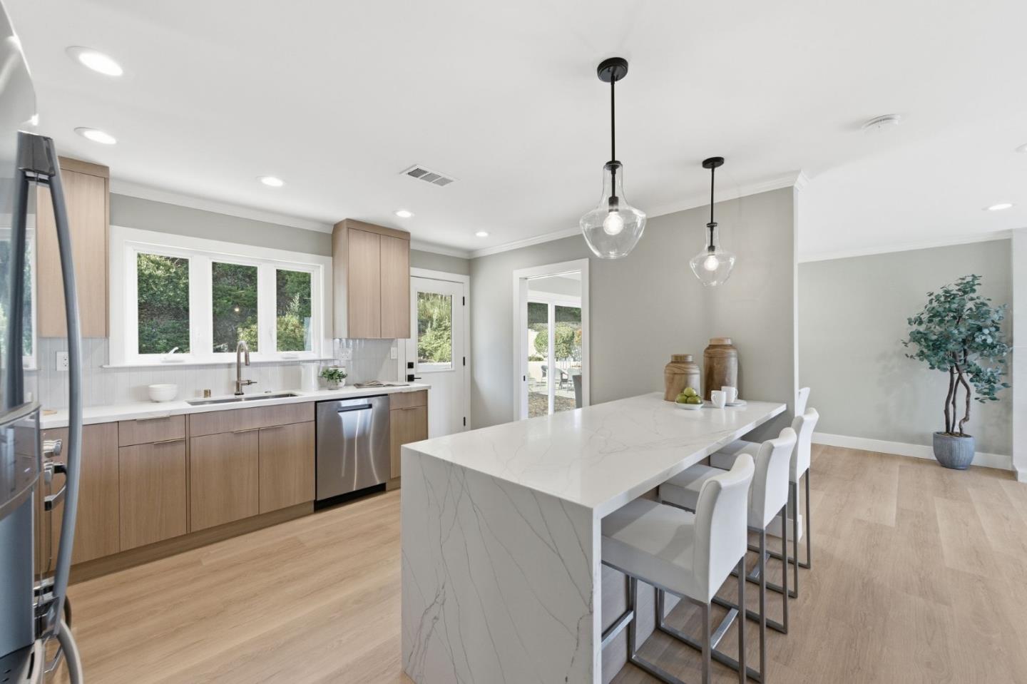 Detail Gallery Image 6 of 19 For 1104 Eden Bower Ln, Redwood City,  CA 94061 - 4 Beds | 3 Baths