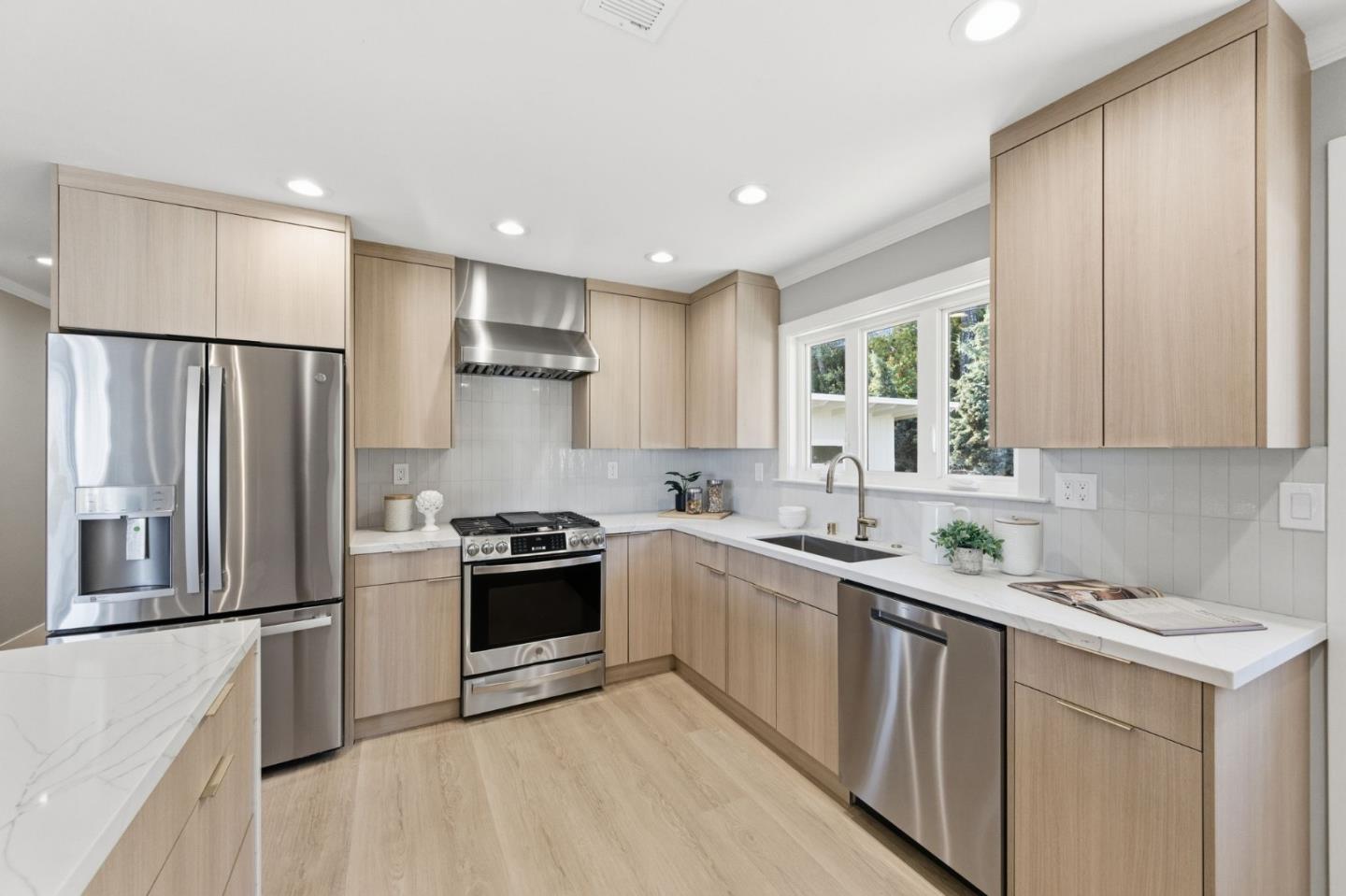 Detail Gallery Image 7 of 19 For 1104 Eden Bower Ln, Redwood City,  CA 94061 - 4 Beds | 3 Baths