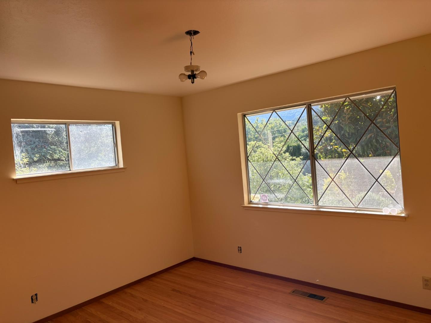 Detail Gallery Image 5 of 13 For 12130 Foothill Ln, Los Altos Hills,  CA 94022 - 4 Beds | 2/1 Baths