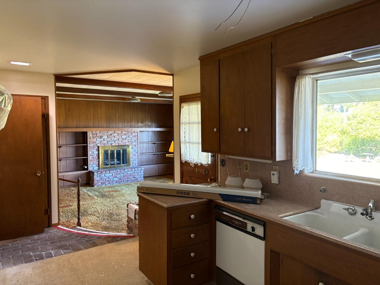 Detail Gallery Image 7 of 13 For 12130 Foothill Ln, Los Altos Hills,  CA 94022 - 4 Beds | 2/1 Baths