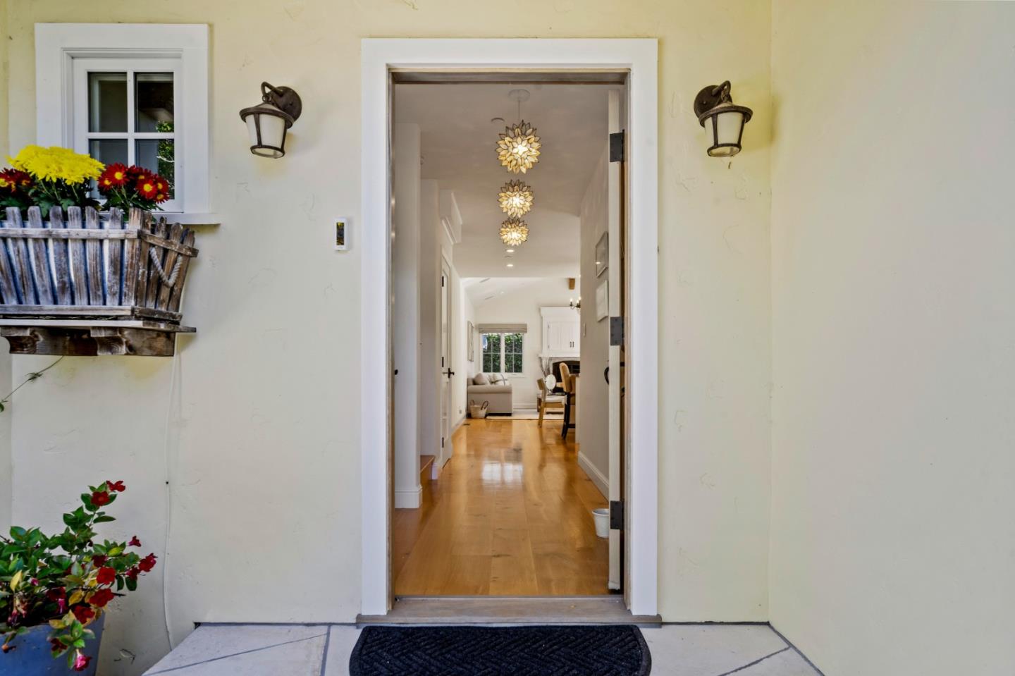 Detail Gallery Image 2 of 23 For 24817 Santa Fe St, Carmel,  CA 93923 - 3 Beds | 2/1 Baths