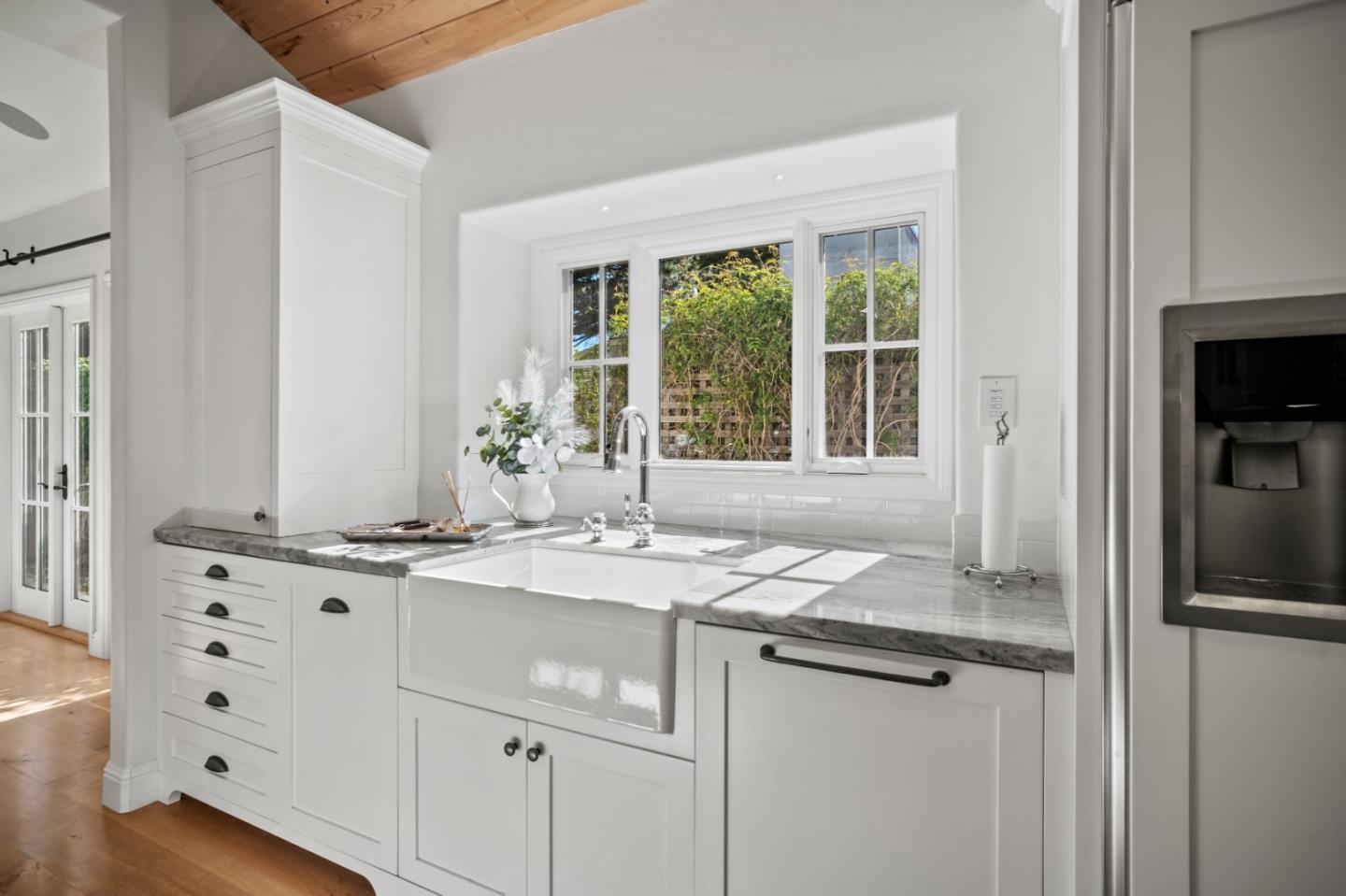 Detail Gallery Image 6 of 23 For 24817 Santa Fe St, Carmel,  CA 93923 - 3 Beds | 2/1 Baths