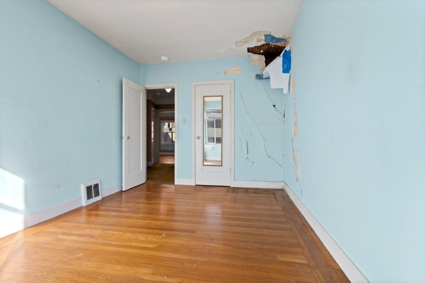 Detail Gallery Image 19 of 24 For 211 Crescent Ave, San Francisco,  CA 94110 - 1 Beds | 1 Baths