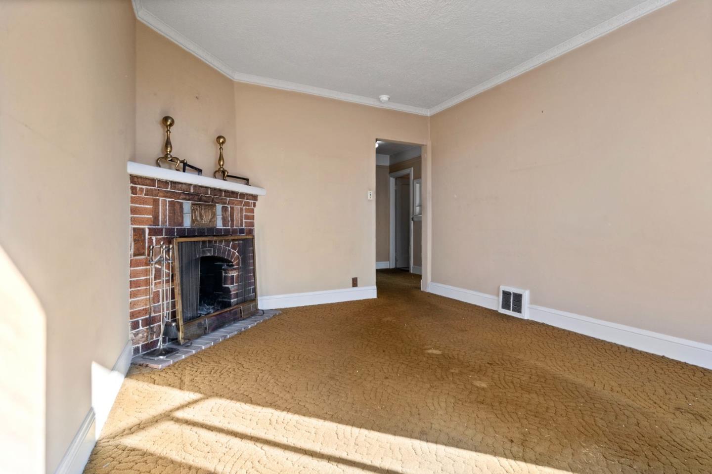 Detail Gallery Image 8 of 24 For 211 Crescent Ave, San Francisco,  CA 94110 - 1 Beds | 1 Baths