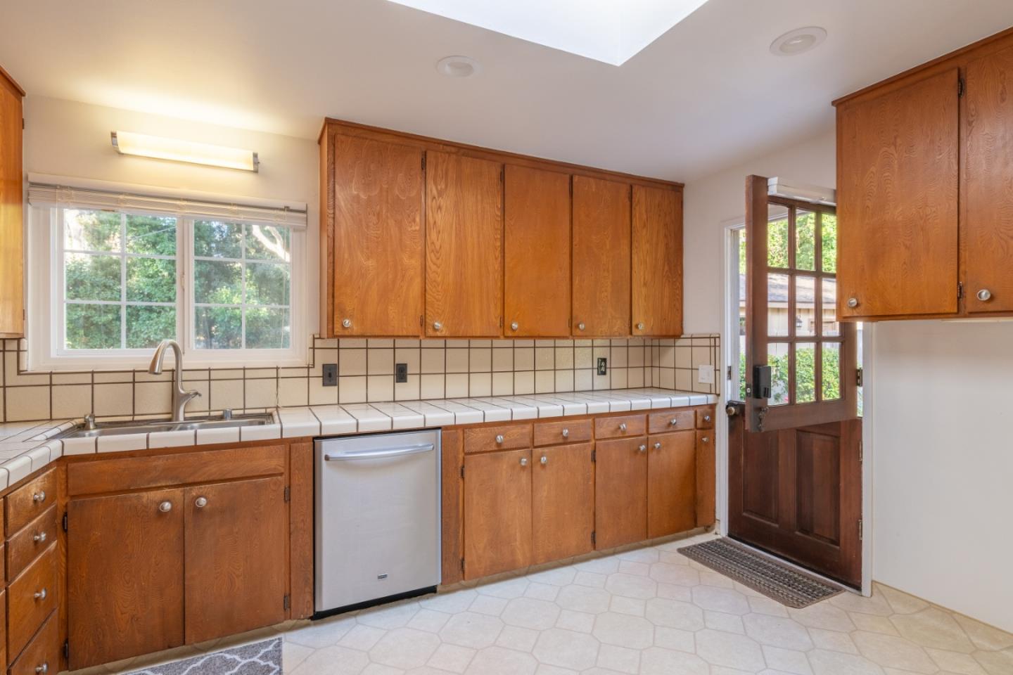 Detail Gallery Image 10 of 25 For 11th 2 E of Torres Ave, Carmel,  CA 93921 - 2 Beds | 1 Baths