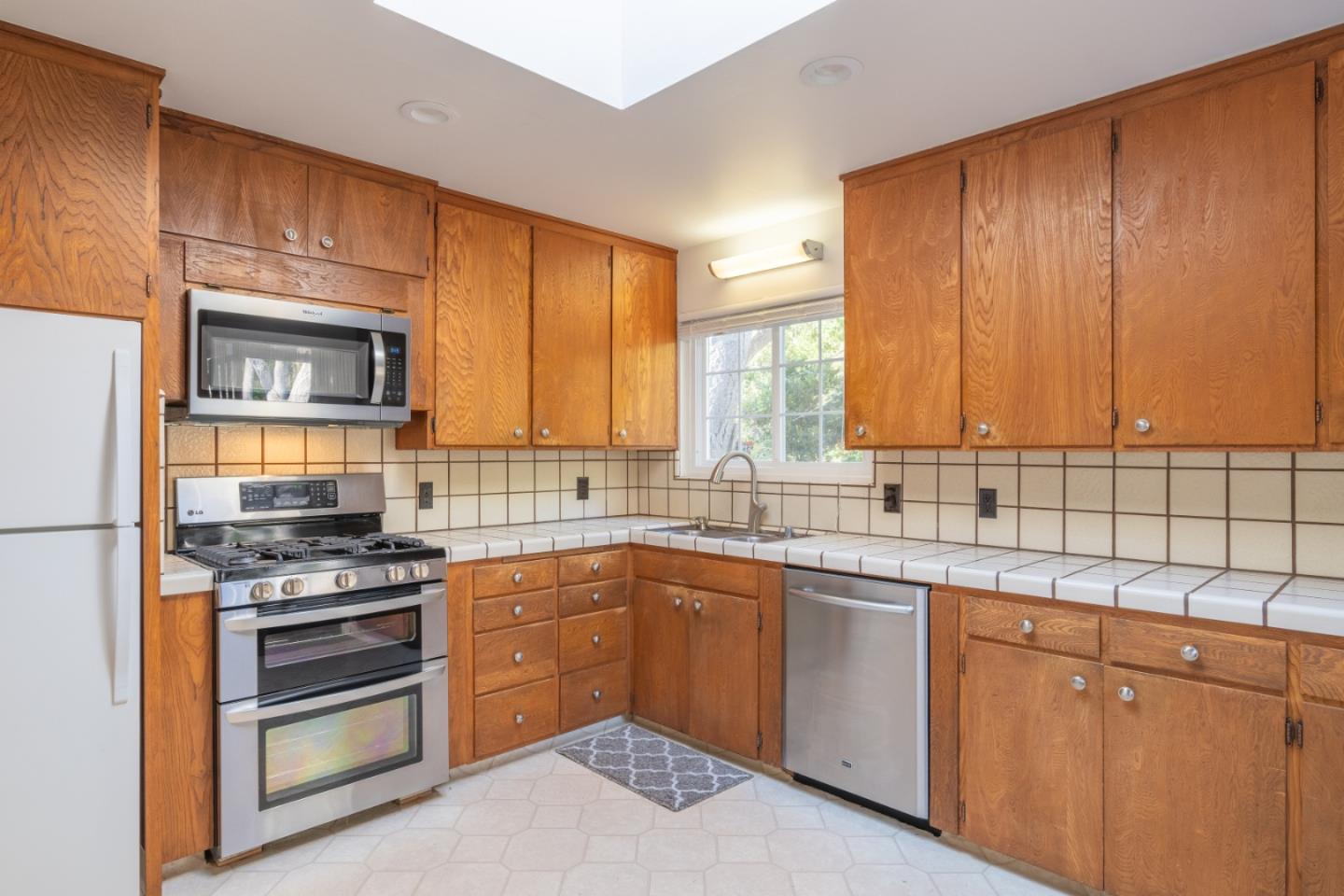 Detail Gallery Image 11 of 25 For 11th 2 E of Torres Ave, Carmel,  CA 93921 - 2 Beds | 1 Baths