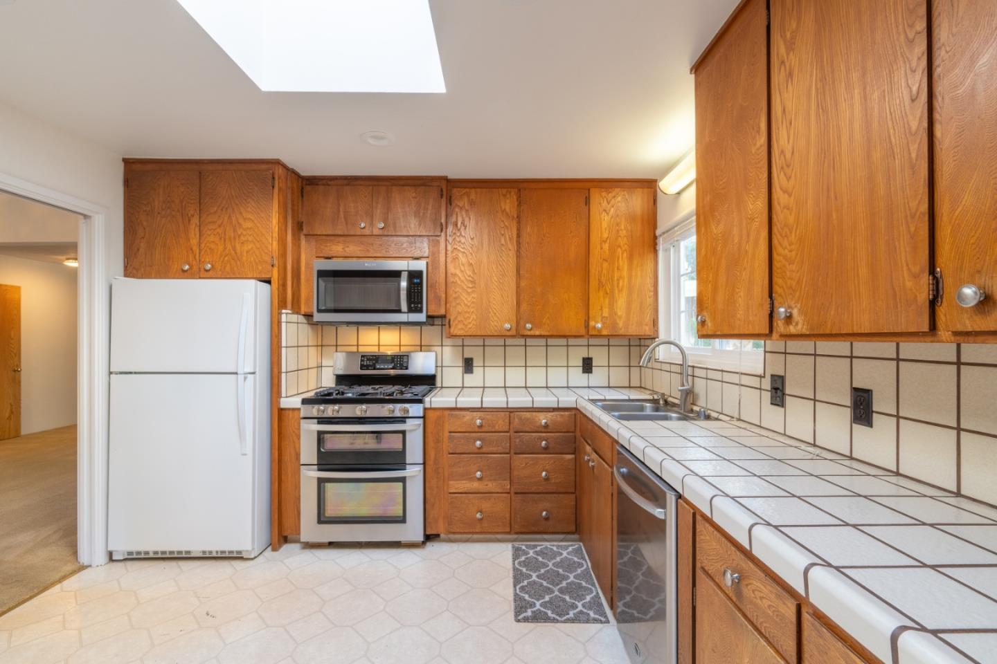 Detail Gallery Image 12 of 25 For 11th 2 E of Torres Ave, Carmel,  CA 93921 - 2 Beds | 1 Baths