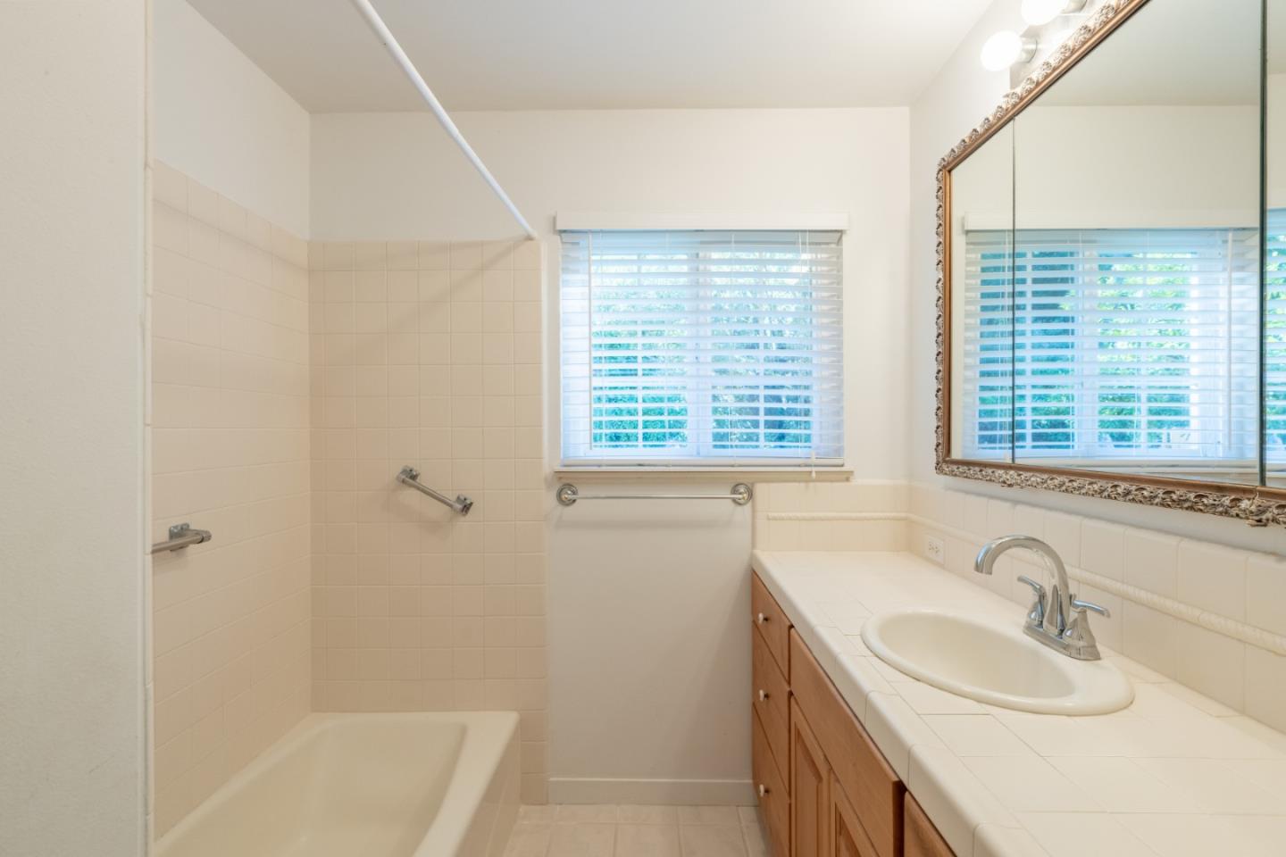 Detail Gallery Image 15 of 25 For 11th 2 E of Torres Ave, Carmel,  CA 93921 - 2 Beds | 1 Baths