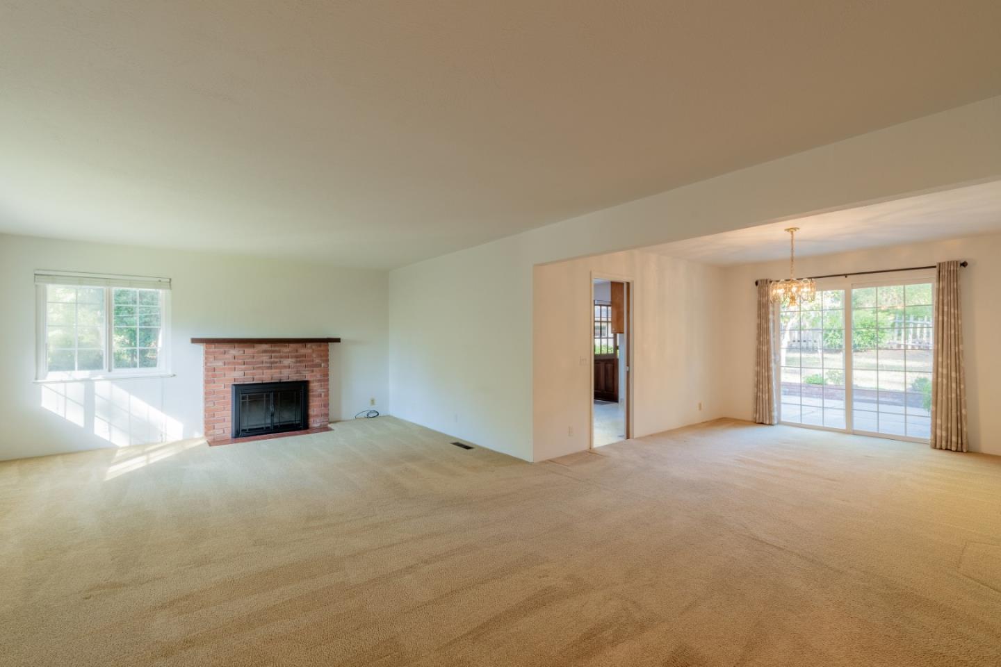 Detail Gallery Image 4 of 25 For 11th 2 E of Torres Ave, Carmel,  CA 93921 - 2 Beds | 1 Baths