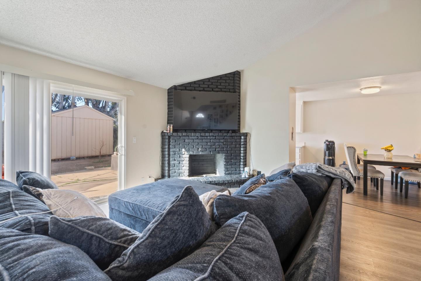 Detail Gallery Image 10 of 32 For 1635 Cherokee Dr, Salinas,  CA 93906 - 3 Beds | 2 Baths