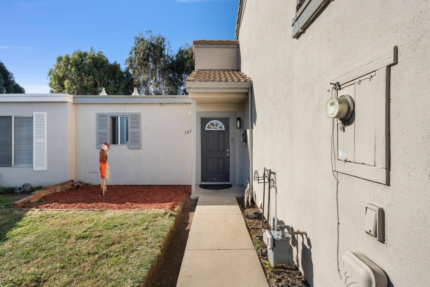 Detail Gallery Image 6 of 32 For 1635 Cherokee Dr, Salinas,  CA 93906 - 3 Beds | 2 Baths