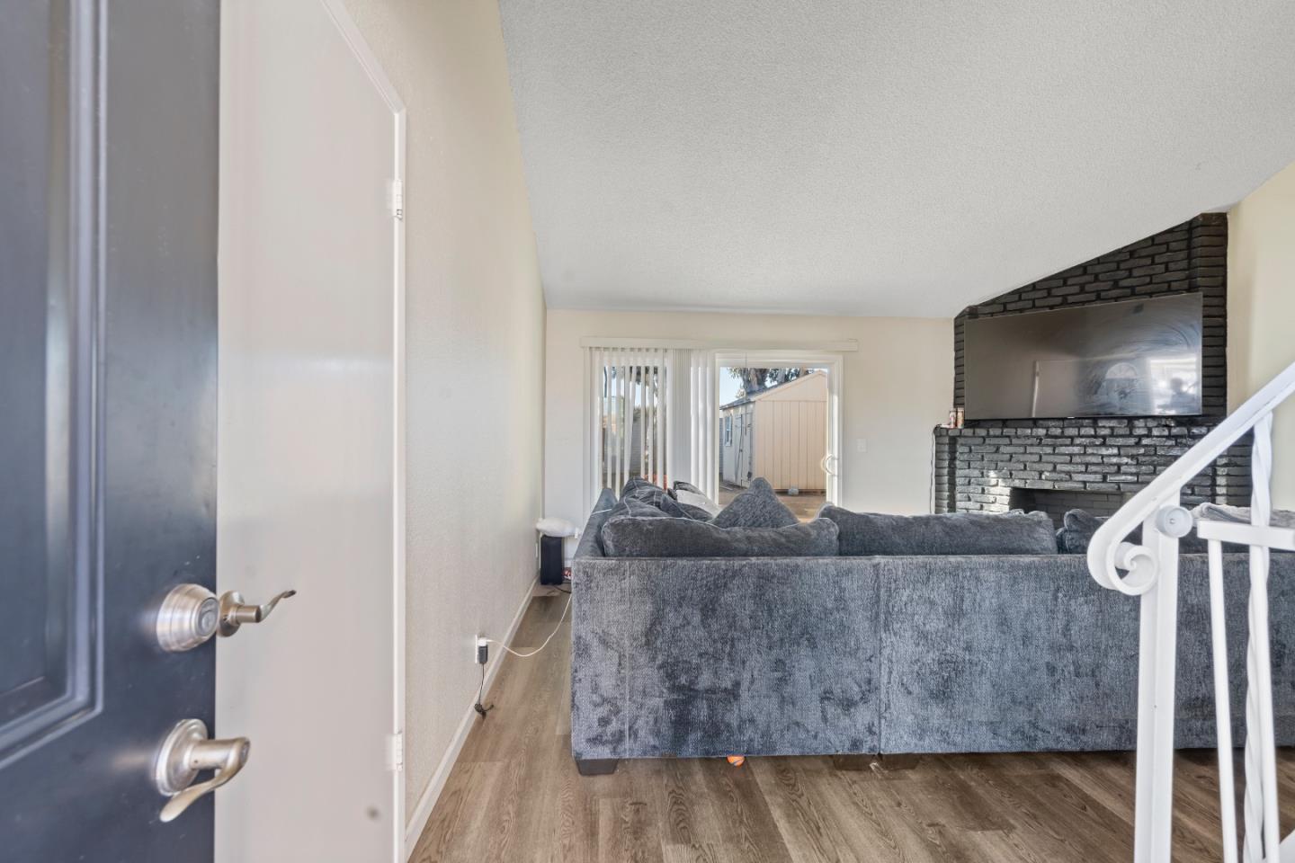 Detail Gallery Image 8 of 32 For 1635 Cherokee Dr, Salinas,  CA 93906 - 3 Beds | 2 Baths