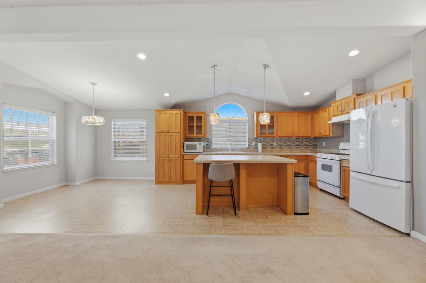 Detail Gallery Image 10 of 41 For 1085 Tasman Dr #201,  Sunnyvale,  CA 94089 - 3 Beds | 2 Baths