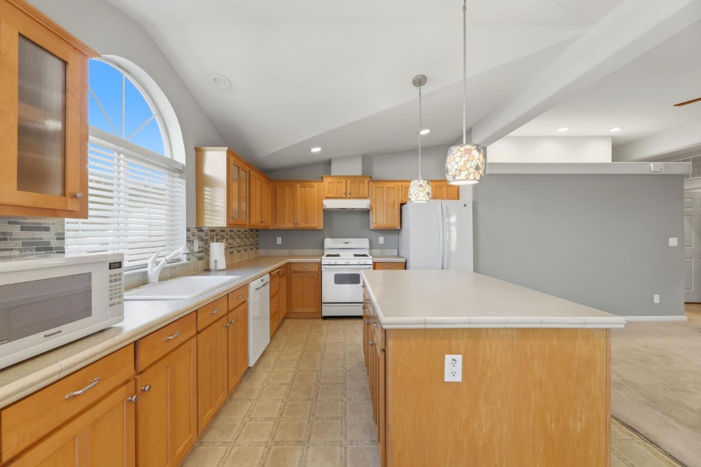 Detail Gallery Image 11 of 41 For 1085 Tasman Dr #201,  Sunnyvale,  CA 94089 - 3 Beds | 2 Baths