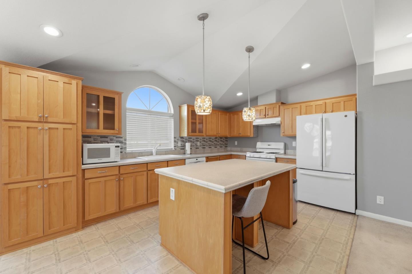 Detail Gallery Image 13 of 41 For 1085 Tasman Dr #201,  Sunnyvale,  CA 94089 - 3 Beds | 2 Baths