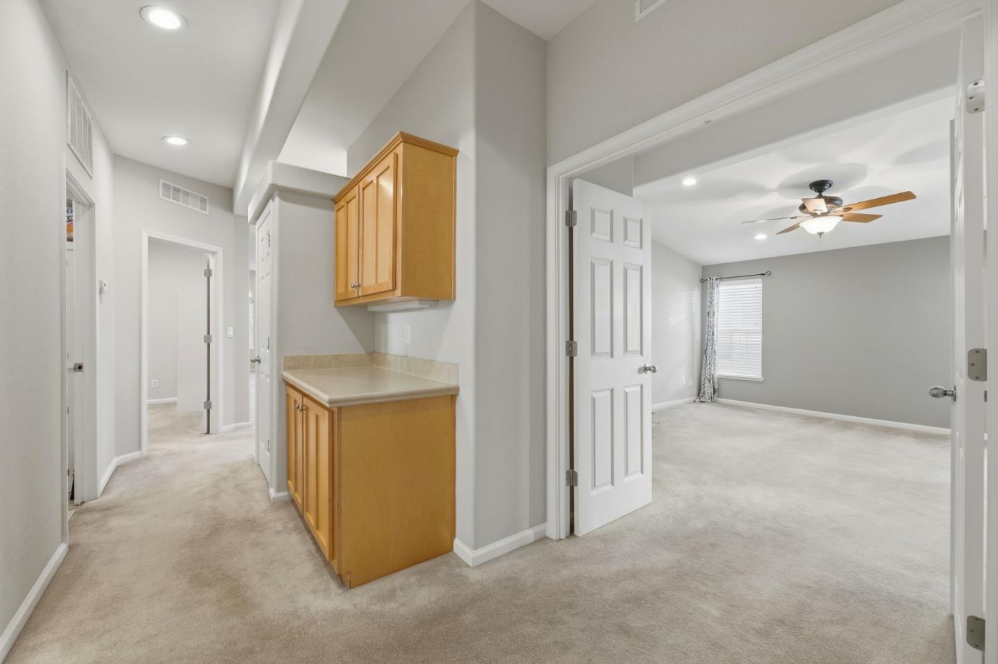 Detail Gallery Image 15 of 41 For 1085 Tasman Dr #201,  Sunnyvale,  CA 94089 - 3 Beds | 2 Baths