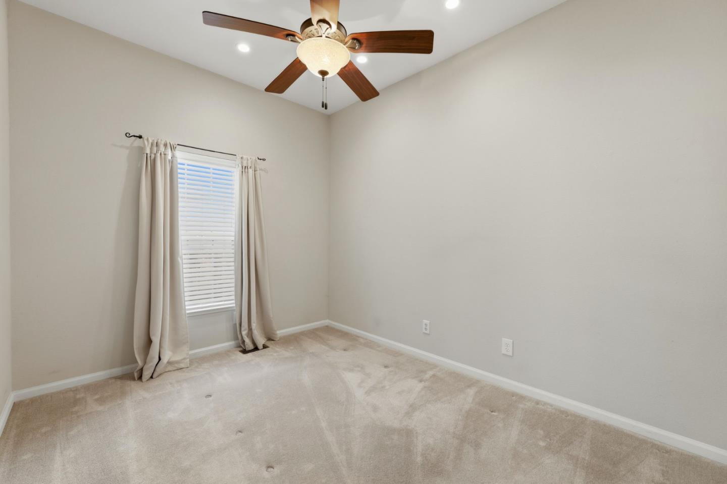 Detail Gallery Image 18 of 41 For 1085 Tasman Dr #201,  Sunnyvale,  CA 94089 - 3 Beds | 2 Baths