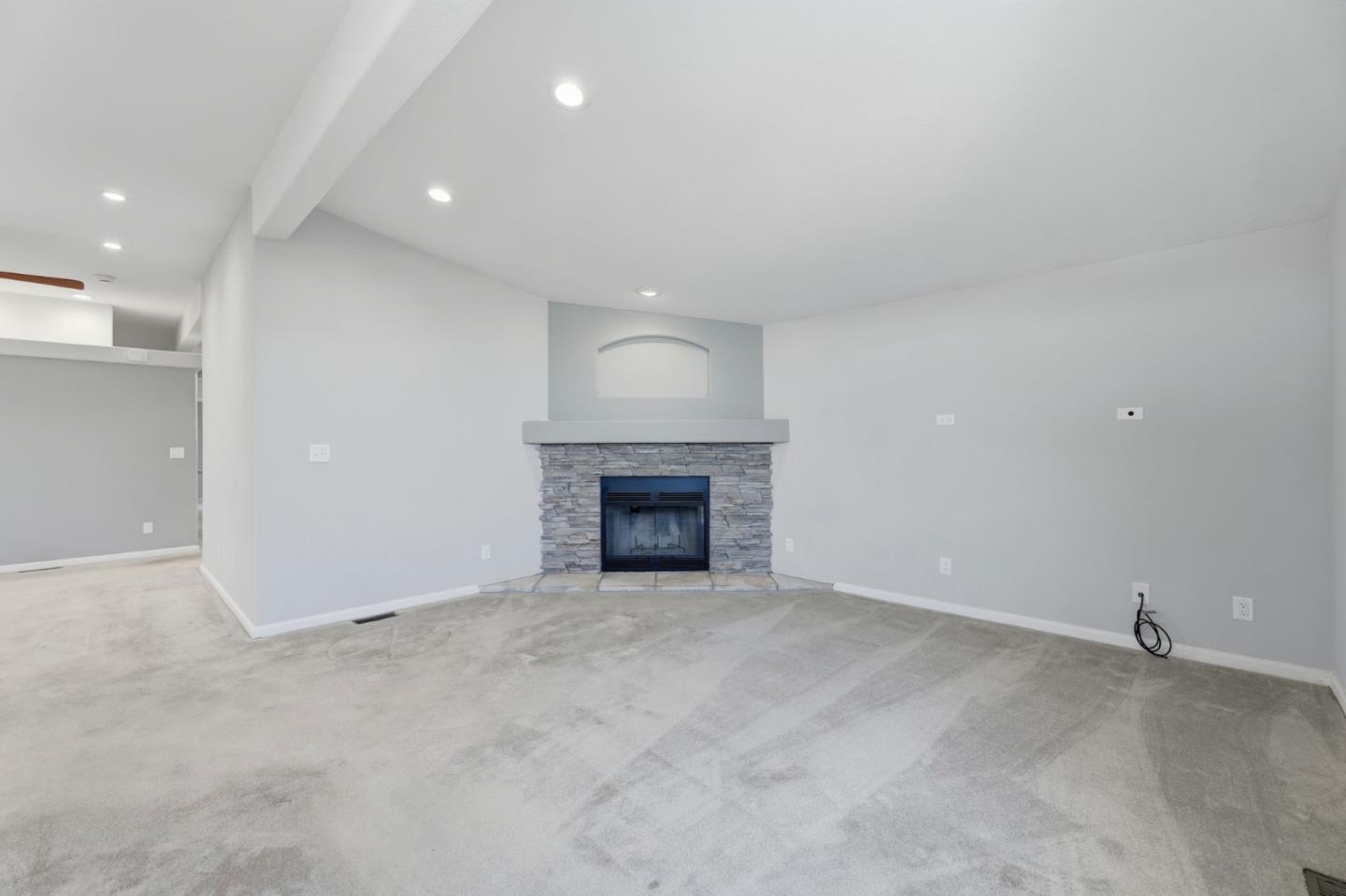 Detail Gallery Image 6 of 41 For 1085 Tasman Dr #201,  Sunnyvale,  CA 94089 - 3 Beds | 2 Baths