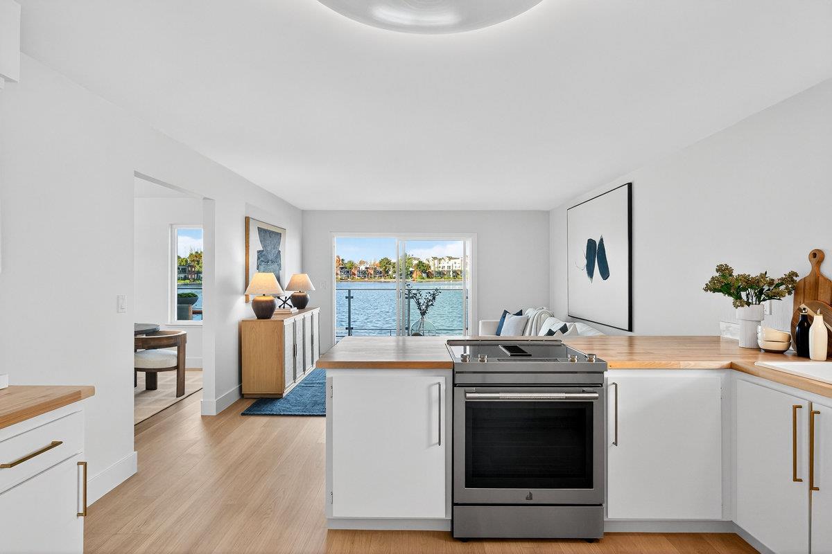 Detail Gallery Image 8 of 29 For 631 Matsonia Dr, Foster City,  CA 94404 - 4 Beds | 2/1 Baths