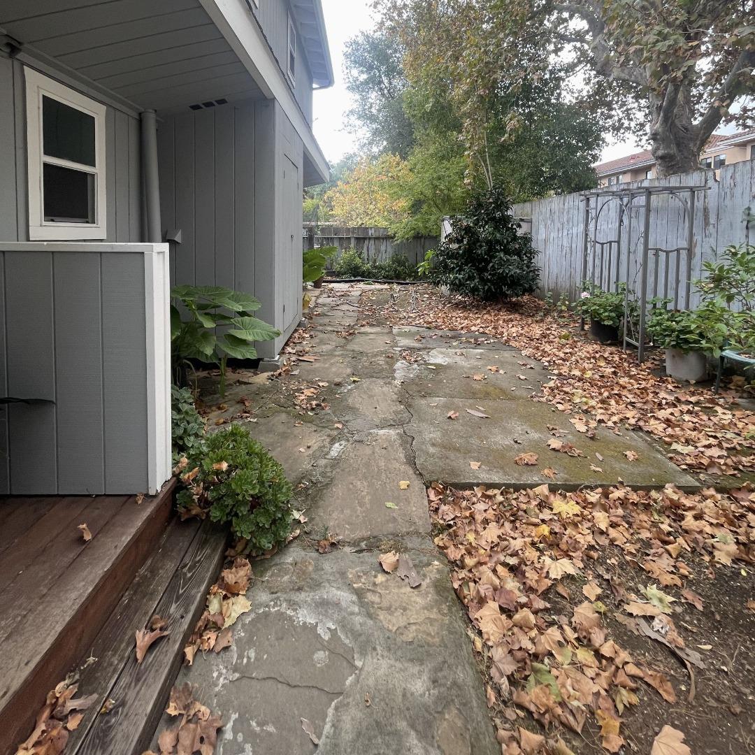 Detail Gallery Image 8 of 8 For 134 Cypress St, Redwood City,  CA 94061 - 1 Beds | 1 Baths