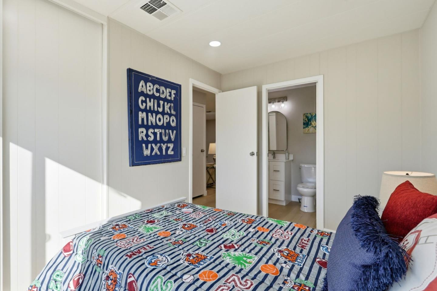 Detail Gallery Image 25 of 38 For 486 Millpond Dr #486,  San Jose,  CA 95125 - 3 Beds | 2 Baths