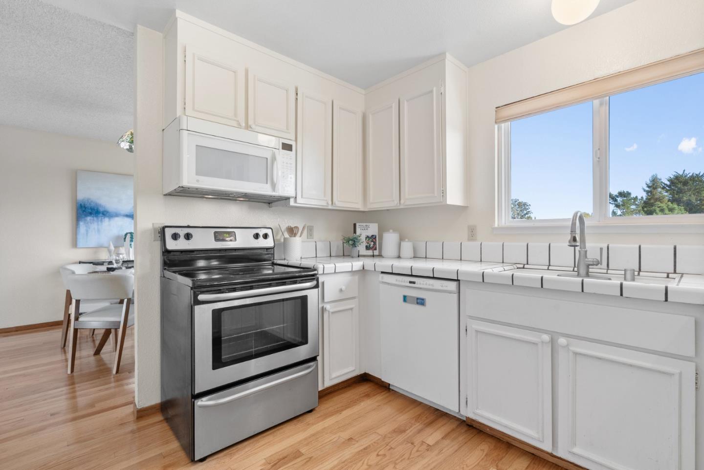 Detail Gallery Image 10 of 42 For 128 Mcmillan Dr, Santa Cruz,  CA 95060 - 4 Beds | 2/1 Baths