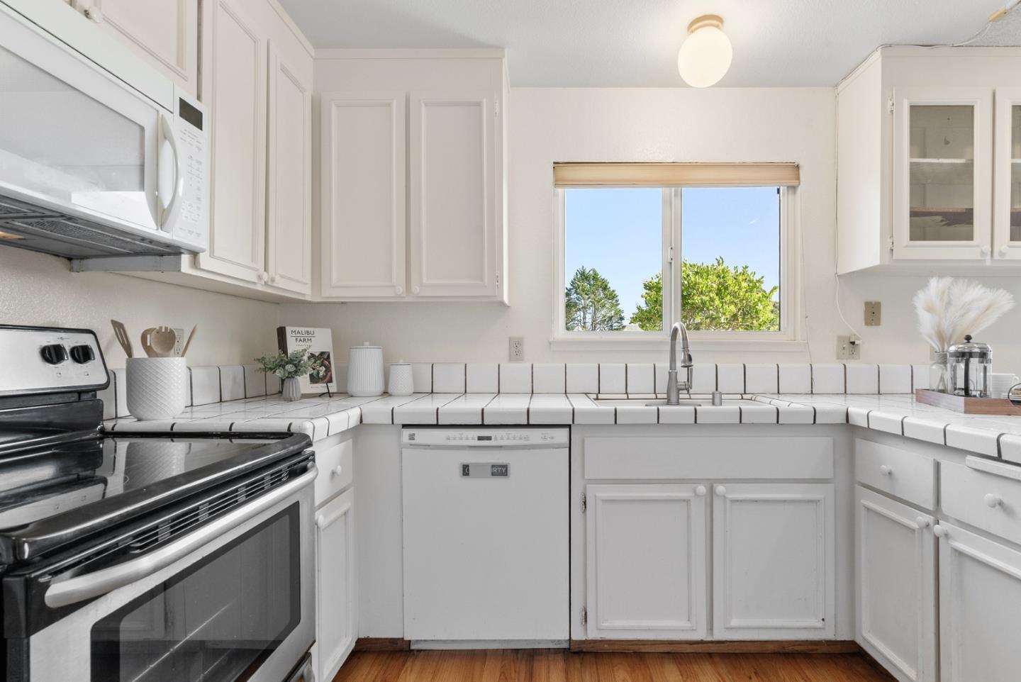 Detail Gallery Image 11 of 42 For 128 Mcmillan Dr, Santa Cruz,  CA 95060 - 4 Beds | 2/1 Baths