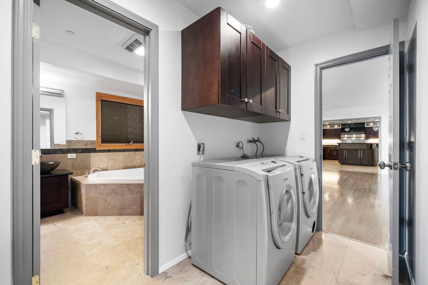 Detail Gallery Image 14 of 25 For 15 Anson Rd #B,  Hillsborough,  CA 94010 - 2 Beds | 2 Baths