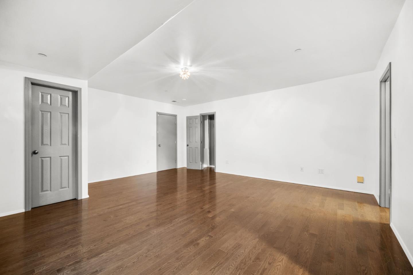 Detail Gallery Image 16 of 25 For 15 Anson Rd #B,  Hillsborough,  CA 94010 - 2 Beds | 2 Baths