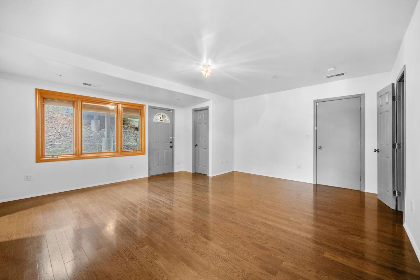 Detail Gallery Image 18 of 25 For 15 Anson Rd #B,  Hillsborough,  CA 94010 - 2 Beds | 2 Baths