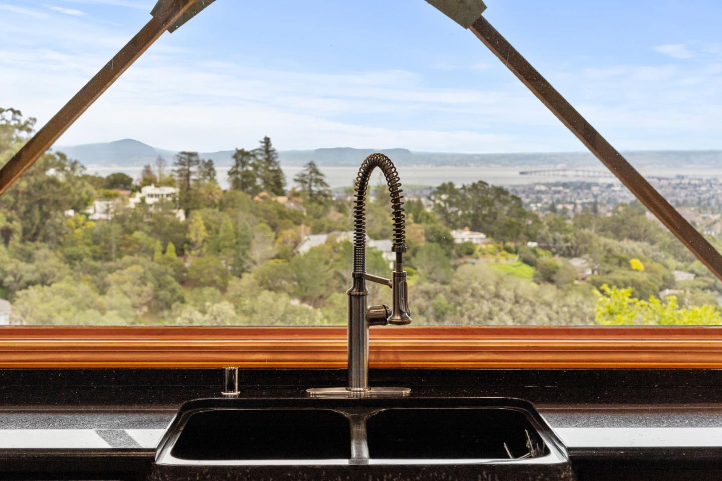 Detail Gallery Image 4 of 25 For 15 Anson Rd #B,  Hillsborough,  CA 94010 - 2 Beds | 2 Baths