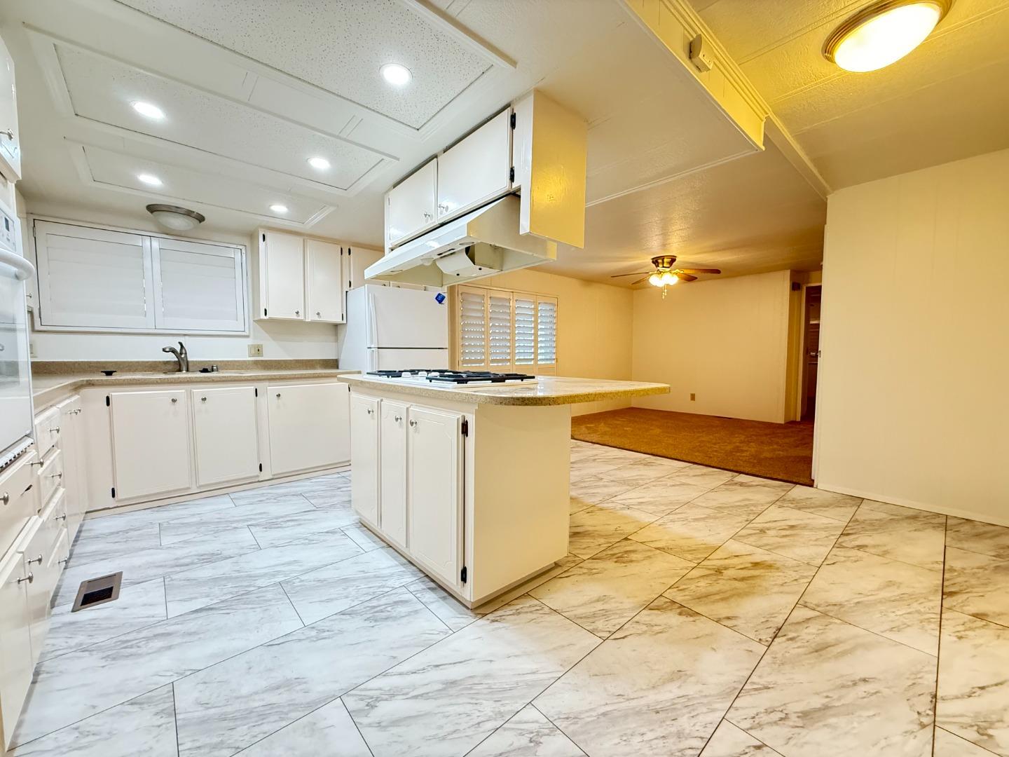 Detail Gallery Image 8 of 33 For 224 Queens Way #224,  Pittsburg,  CA 94565 - 2 Beds | 2 Baths