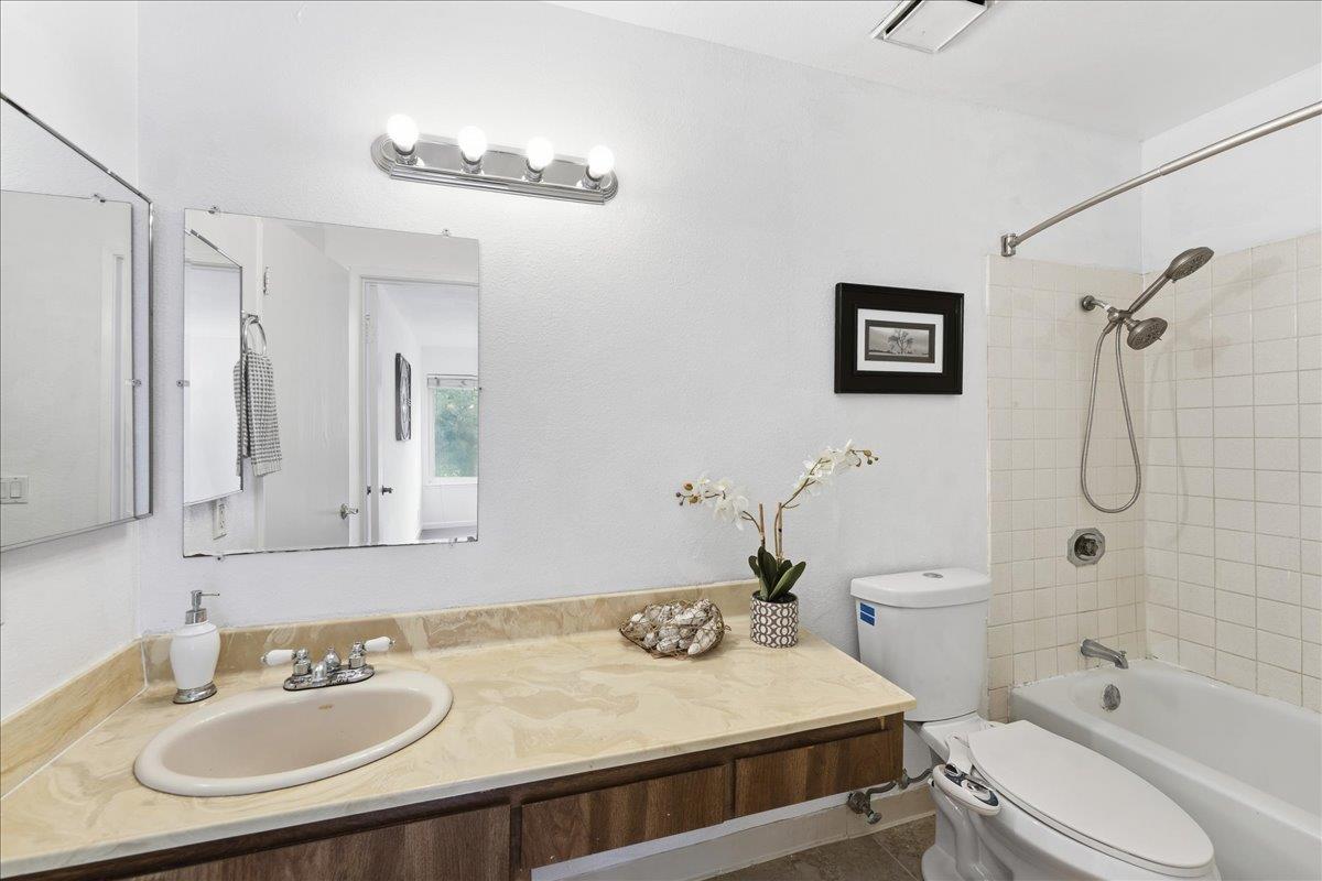 Detail Gallery Image 13 of 15 For 2669 Lone Bluff Way, San Jose,  CA 95111 - 2 Beds | 1/1 Baths