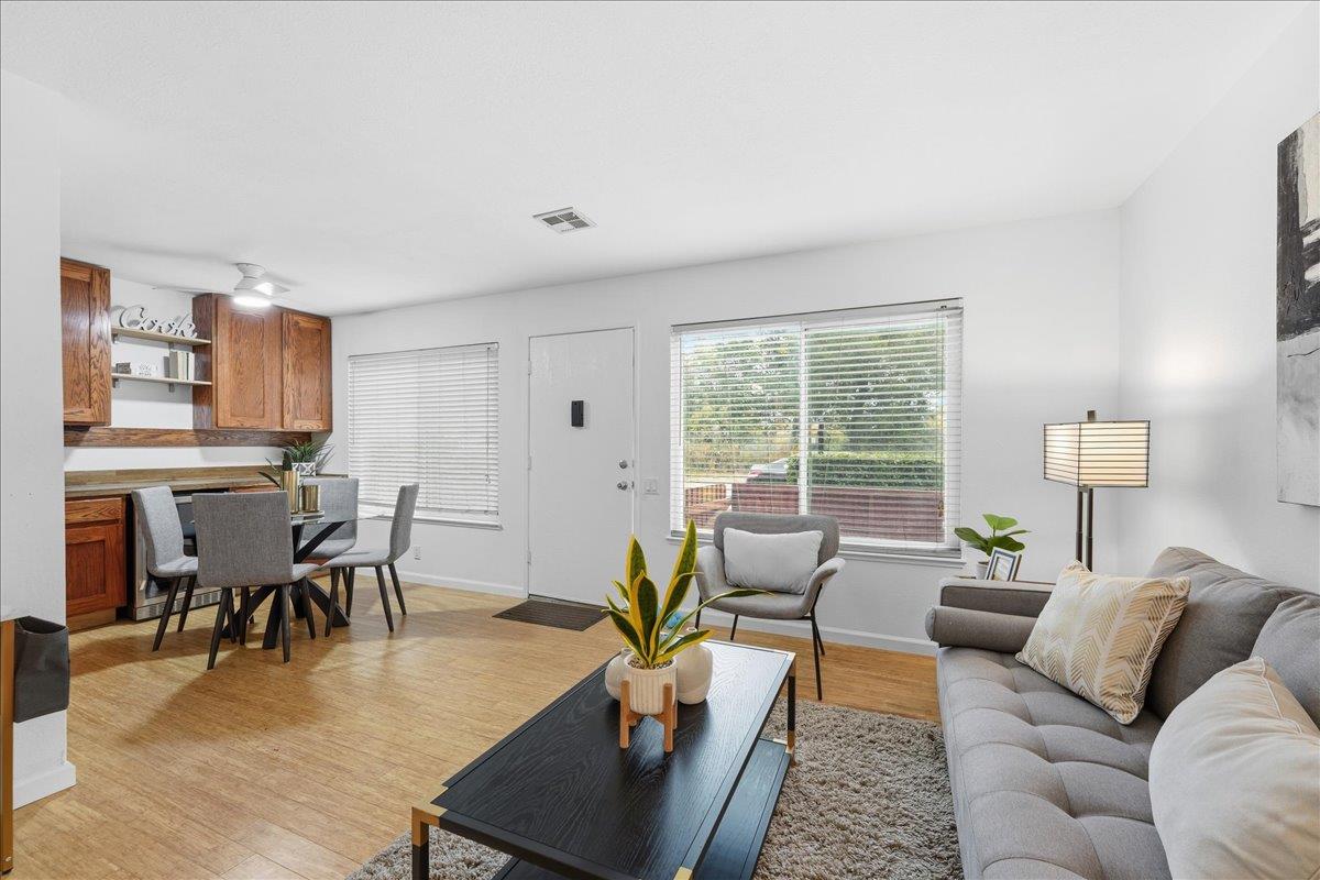 Detail Gallery Image 4 of 15 For 2669 Lone Bluff Way, San Jose,  CA 95111 - 2 Beds | 1/1 Baths