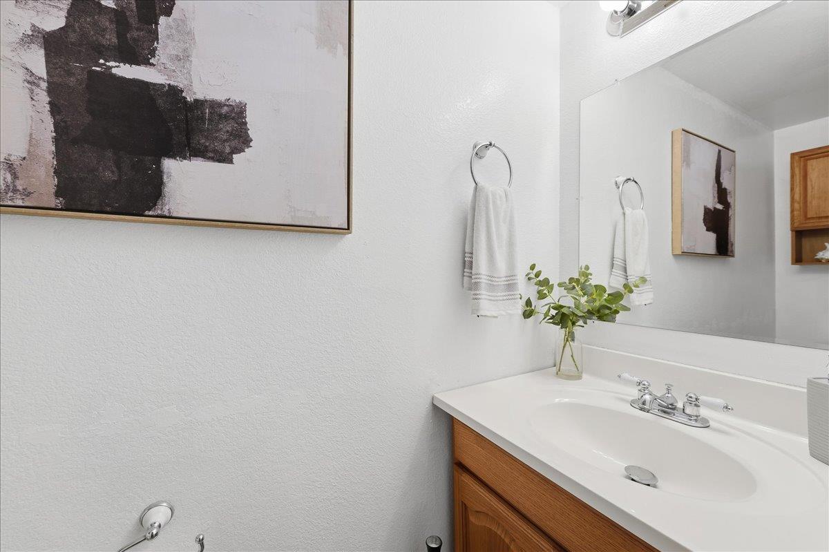Detail Gallery Image 7 of 15 For 2669 Lone Bluff Way, San Jose,  CA 95111 - 2 Beds | 1/1 Baths