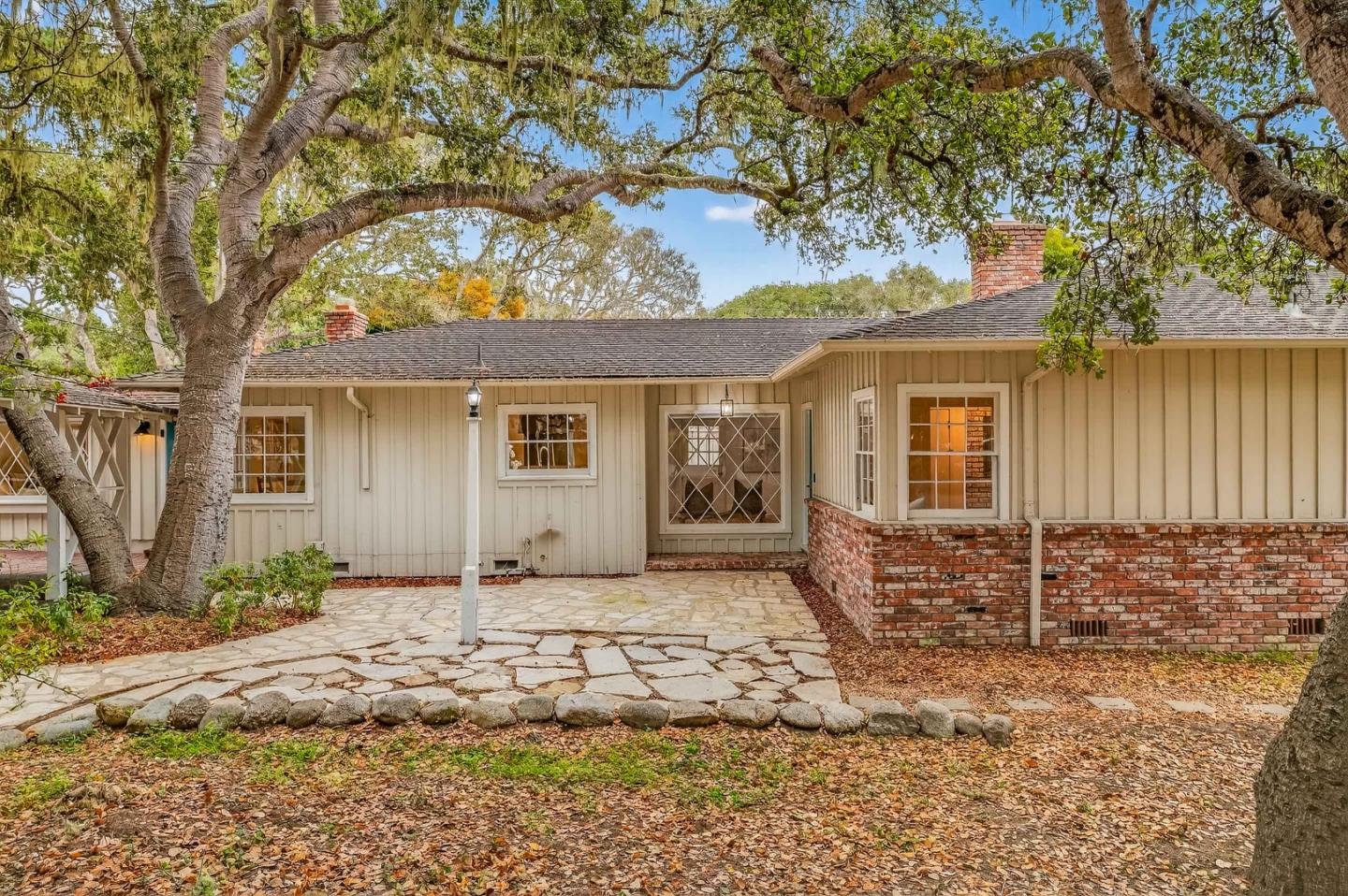 Detail Gallery Image 3 of 35 For 25905 Junipero Ave, Carmel,  CA 93923 - 4 Beds | 2/1 Baths