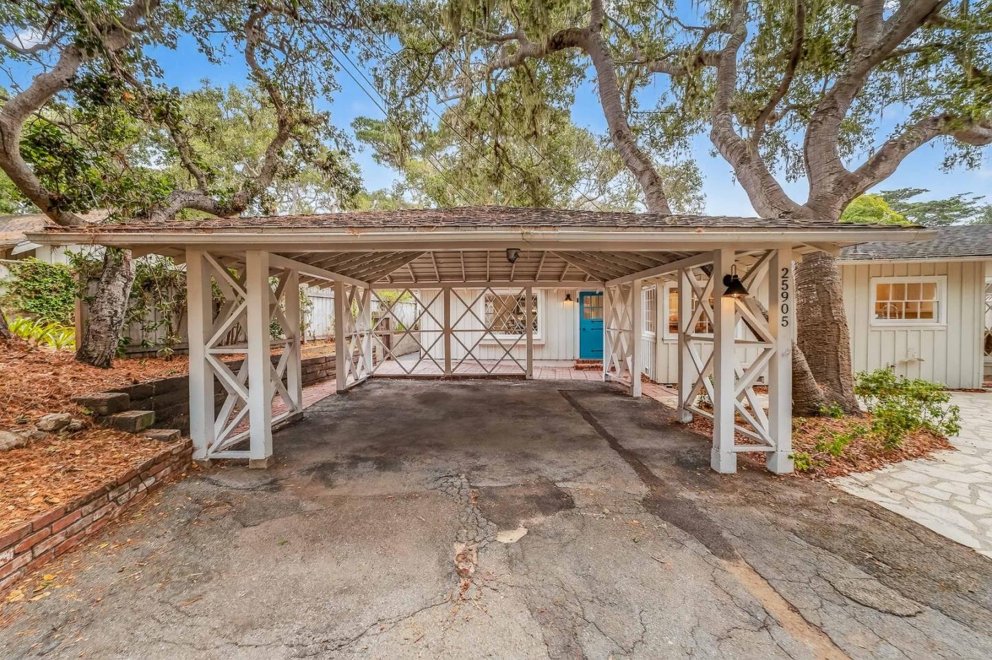 Detail Gallery Image 4 of 35 For 25905 Junipero Ave, Carmel,  CA 93923 - 4 Beds | 2/1 Baths