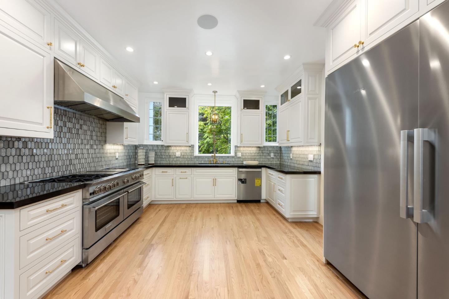 Detail Gallery Image 12 of 69 For 85 Fagan Dr, Hillsborough,  CA 94010 - 9 Beds | 8/1 Baths